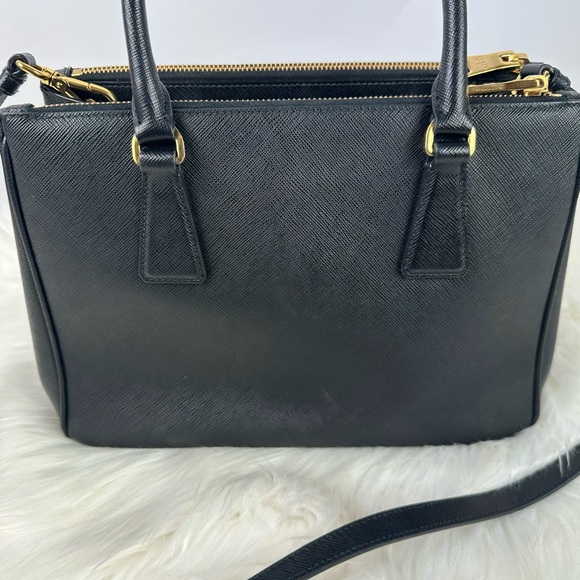 Prada Black Saffiano Galleria Leather Handle Bag - Picture 7 of 16